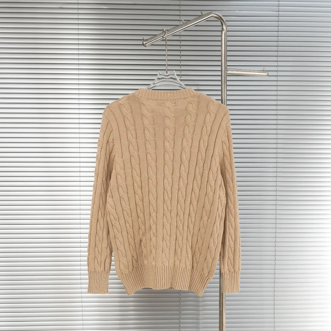 P280 top version (different currencies). You can scan the code to enter the official website. Style: Ralph Lauren POLO Ralph Lauren small label embroidered knitted old money style long-sleeved sweater. Color: Picture color. Size: S-XL. Fabric: pure cotton. Accessories: full set of customized accessories. No gender distinction. Same style for men and women.